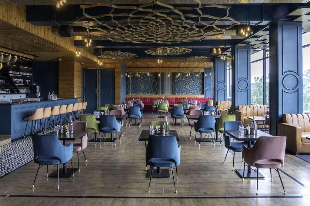 Clarion Hotel Epicure Dehradun Restaurant foto